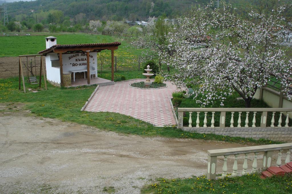 Vacation Home Yoanna Trjawna Exterior foto